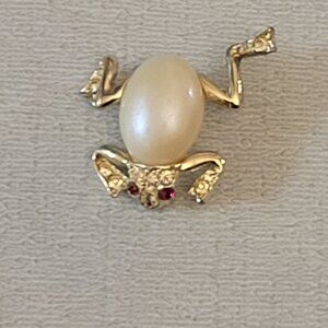 Vintage BSK Gold Tone Frog Brooch With Faux Pearl Red Rhinestone Eyes